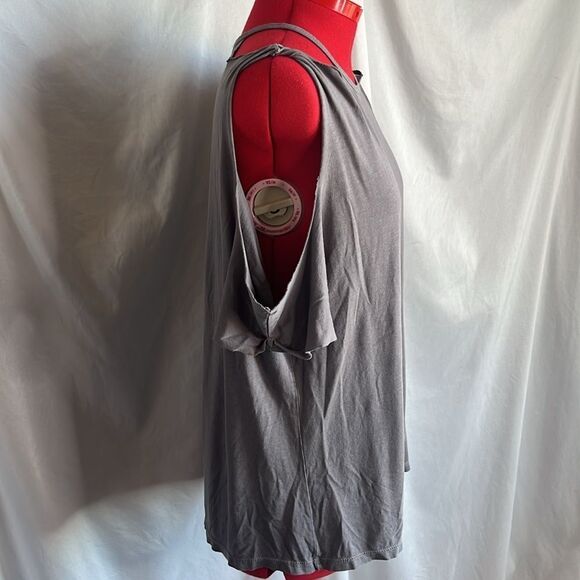 MM57 Design lab by lord & Taylor off the shoulder peek a boo shoulder shirt - Picture 3 of 10